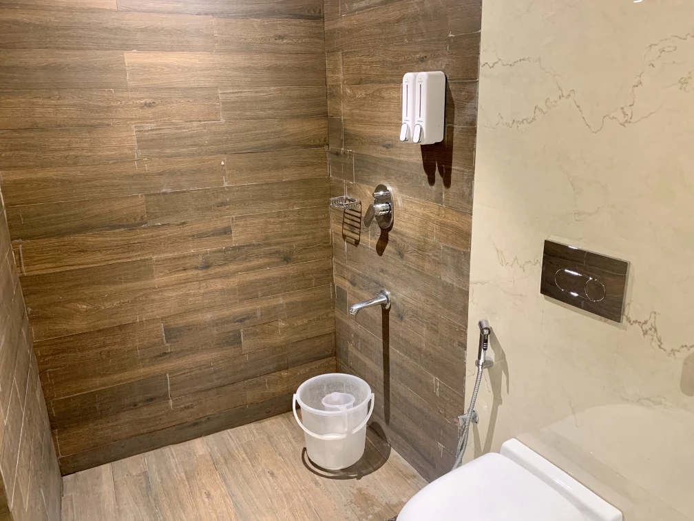 Hotel-Amber-Deluxe-Room-001