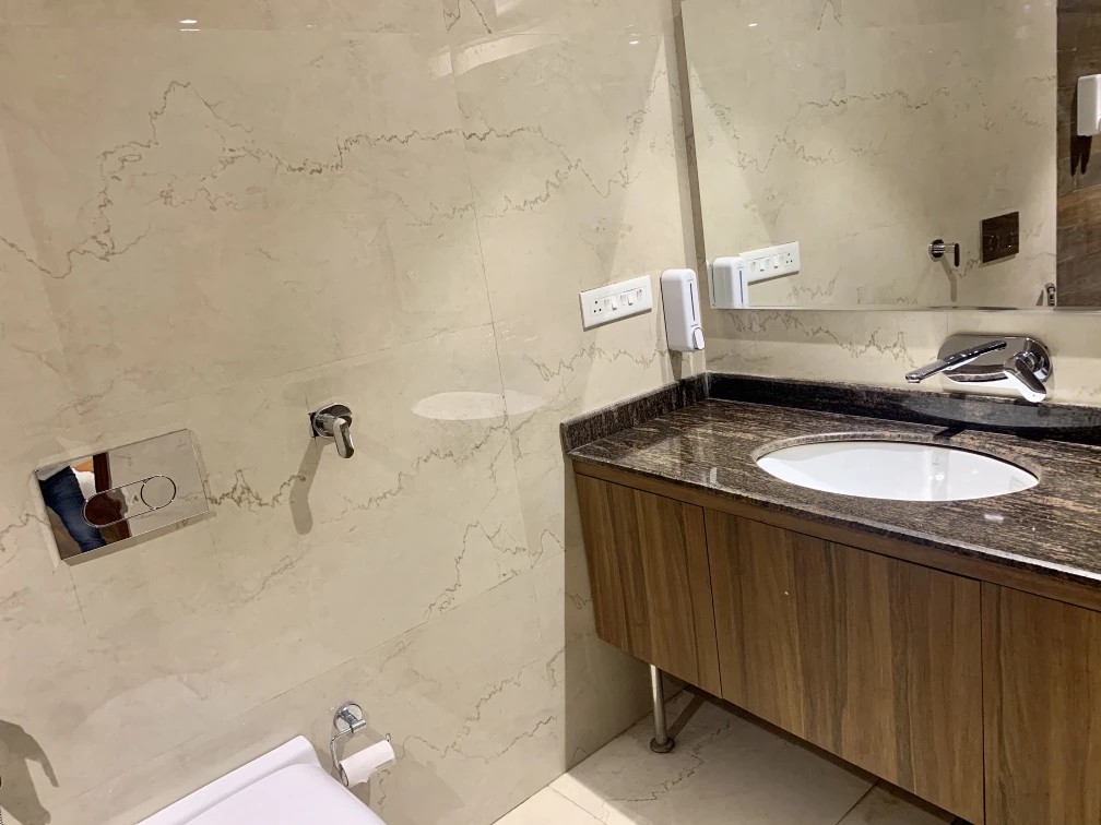 Hotel-Amber-Deluxe-Room-002