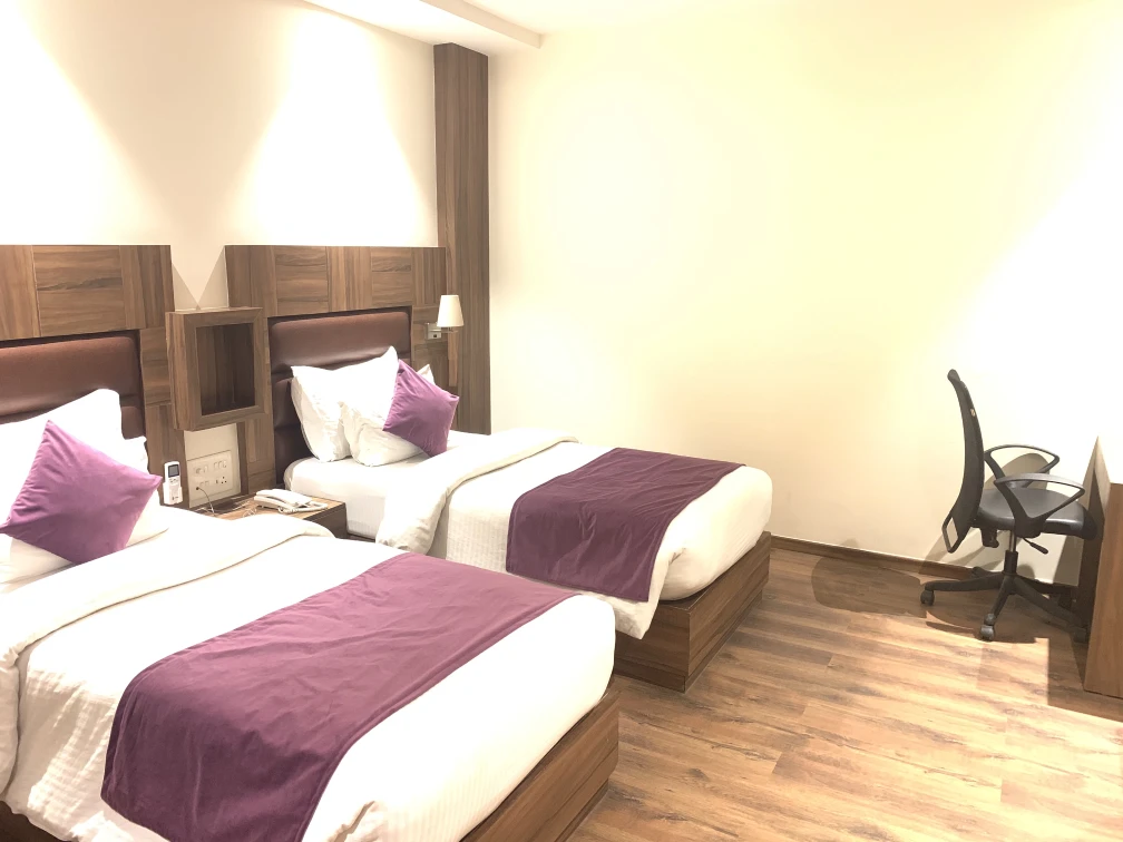 Hotel-Amber-Executive-Room-003