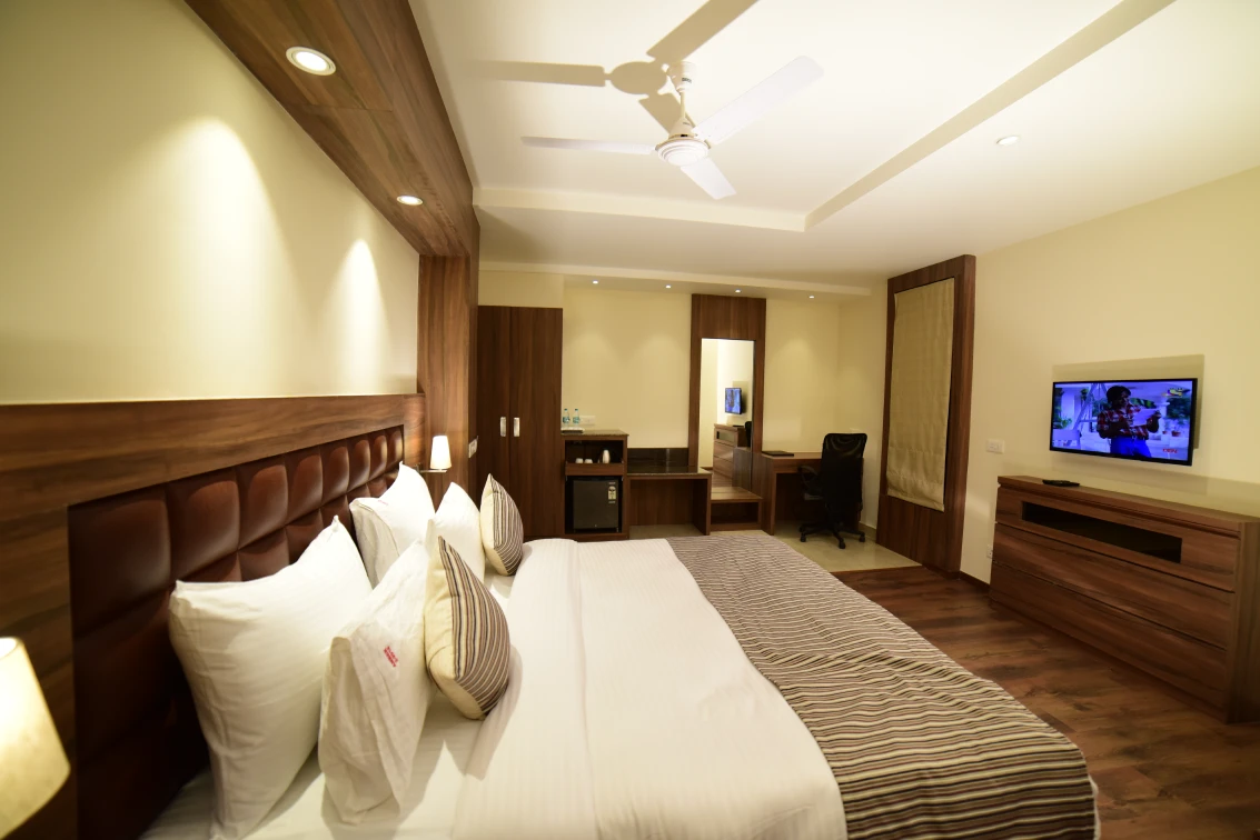 Hotel-Amber-Executive-Room-004