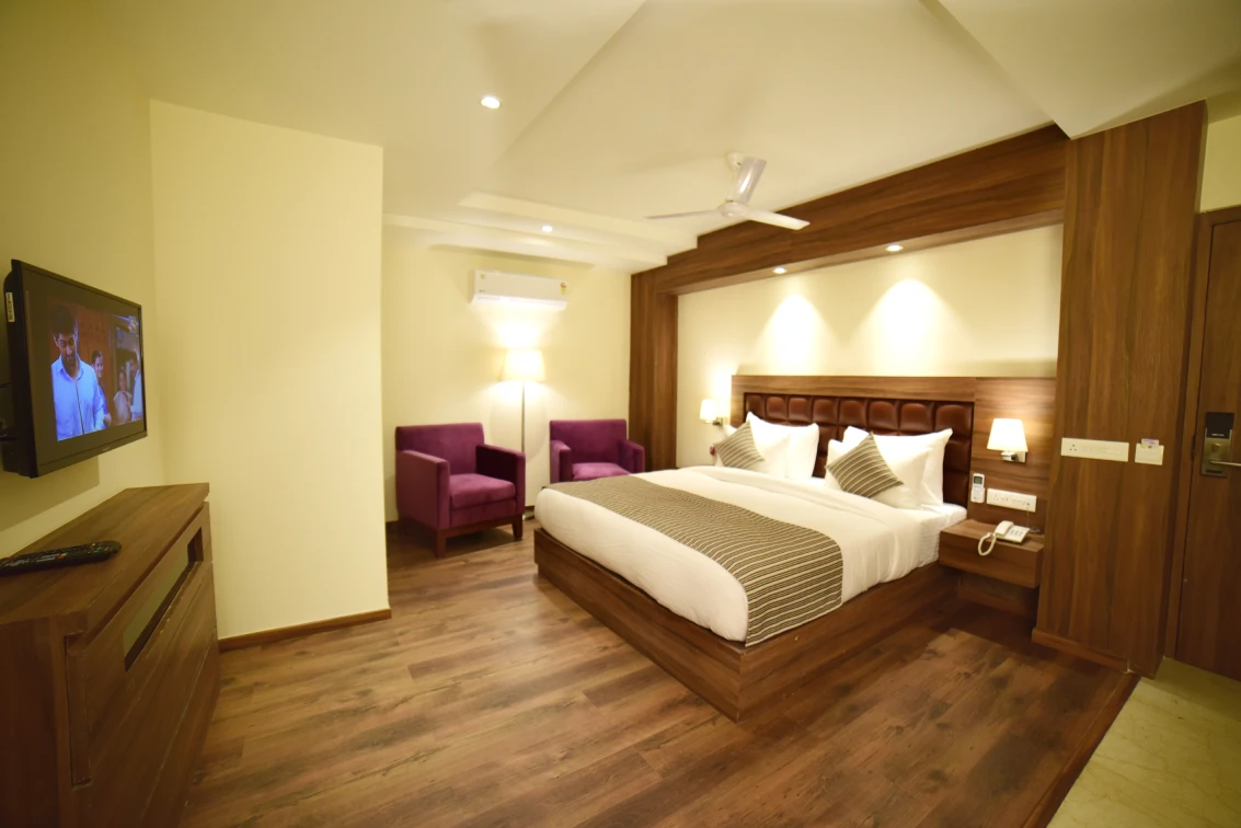 Hotel-Amber-Executive-Room-005