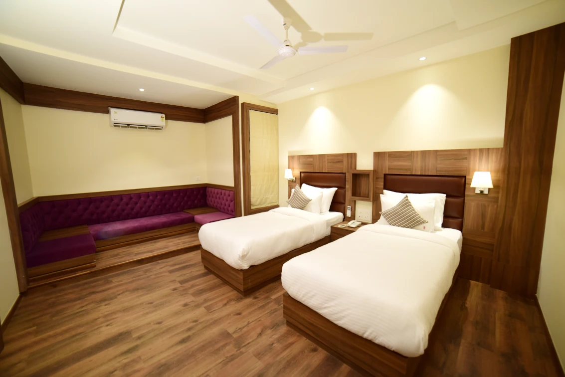 Hotel-Amber-Executive-Room-007